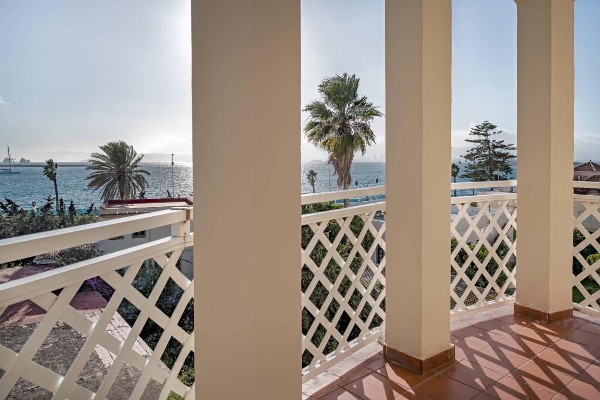 Ac Hotel La Linea By Marriott La Línea de la Concepción Εξωτερικό φωτογραφία
